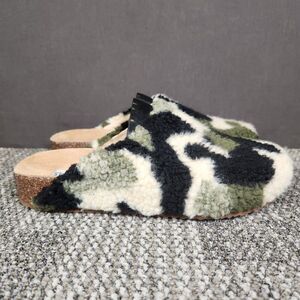 Steve Madden Vesa Womens Size 8M Green Black Camouflage Sherpa Mules Slippers